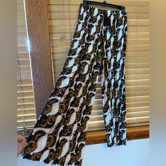 unbranded Pants - New Mix NWOT Black and Gold Wide Leg abstract pattern, 28" waist measurements